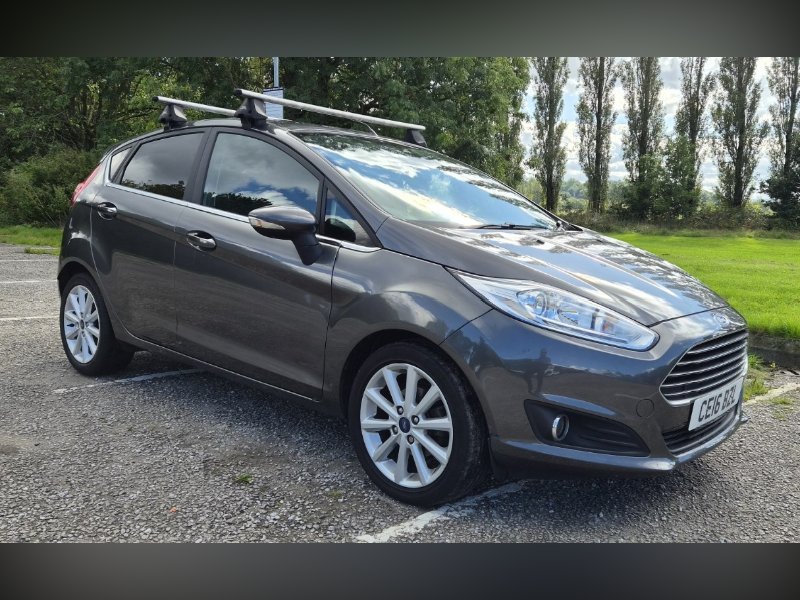 Grey Ford Fiesta 1.0T EcoBoost Titanium Hatchback 5dr Petrol Powershift Euro 6 100 ps